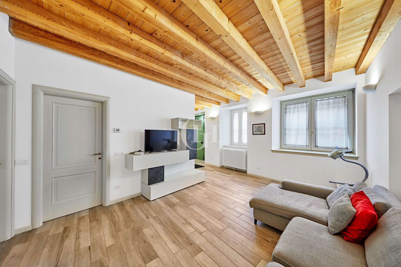 Апартаменты у озера Гарда, Италия, 72 м2 фото 2