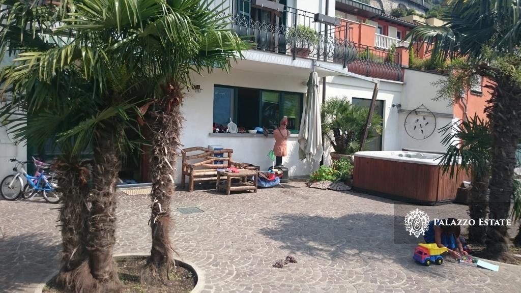 Вилла в Кампионе-д'Италия, Италия, 450 м2 фото 5