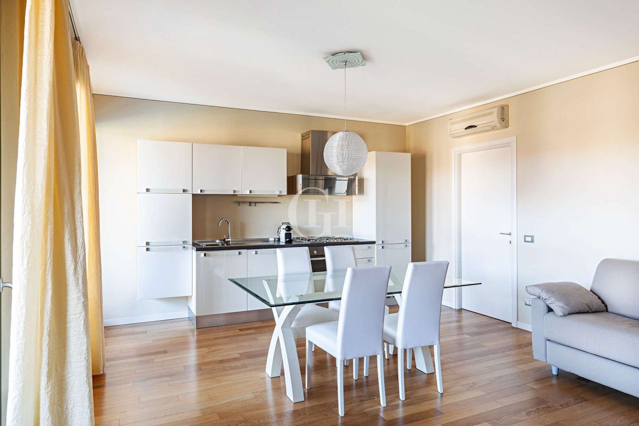 Апартаменты у озера Гарда, Италия, 75 м2 фото 4