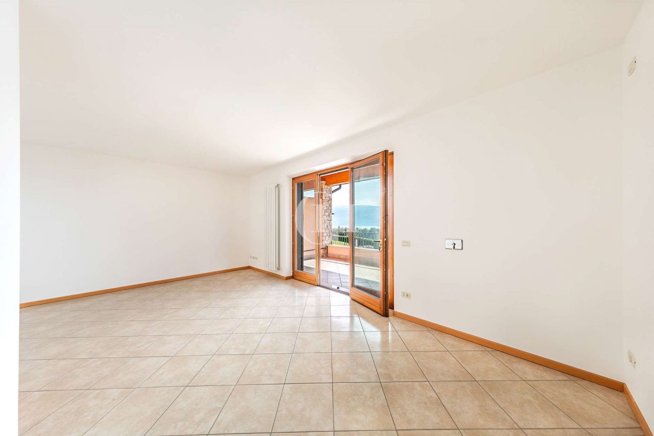 Квартира у озера Гарда, Италия, 77.7 м2 фото 5