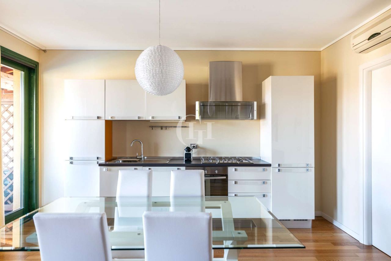 Апартаменты у озера Гарда, Италия, 75 м2 фото 5