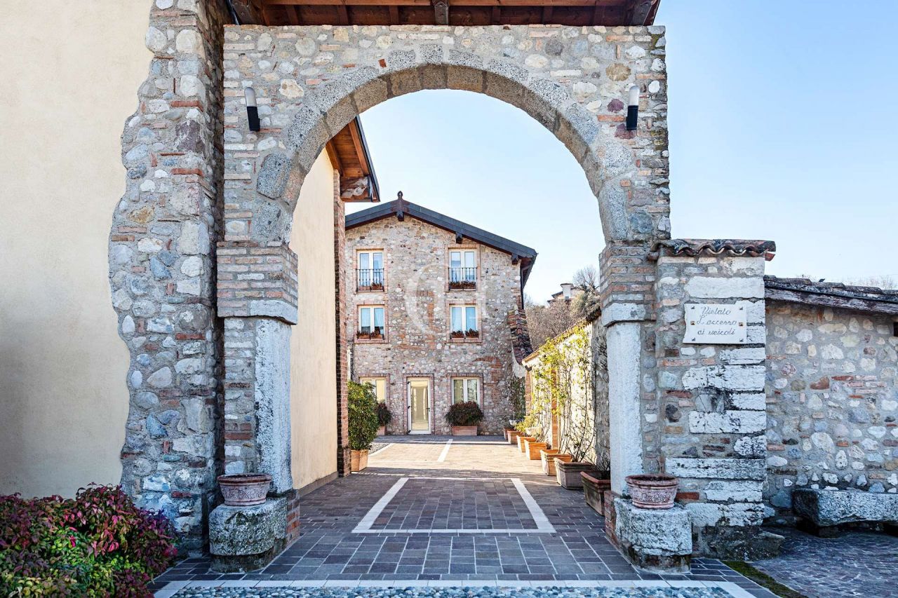 Апартаменты у озера Гарда, Италия, 140 м2 фото 2