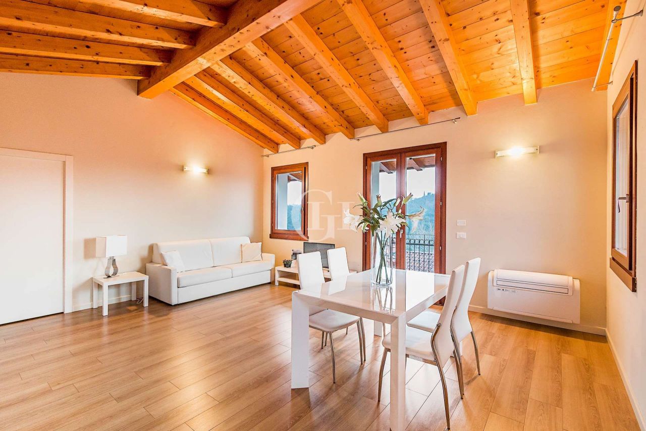 Апартаменты у озера Гарда, Италия, 73 м2 фото 1