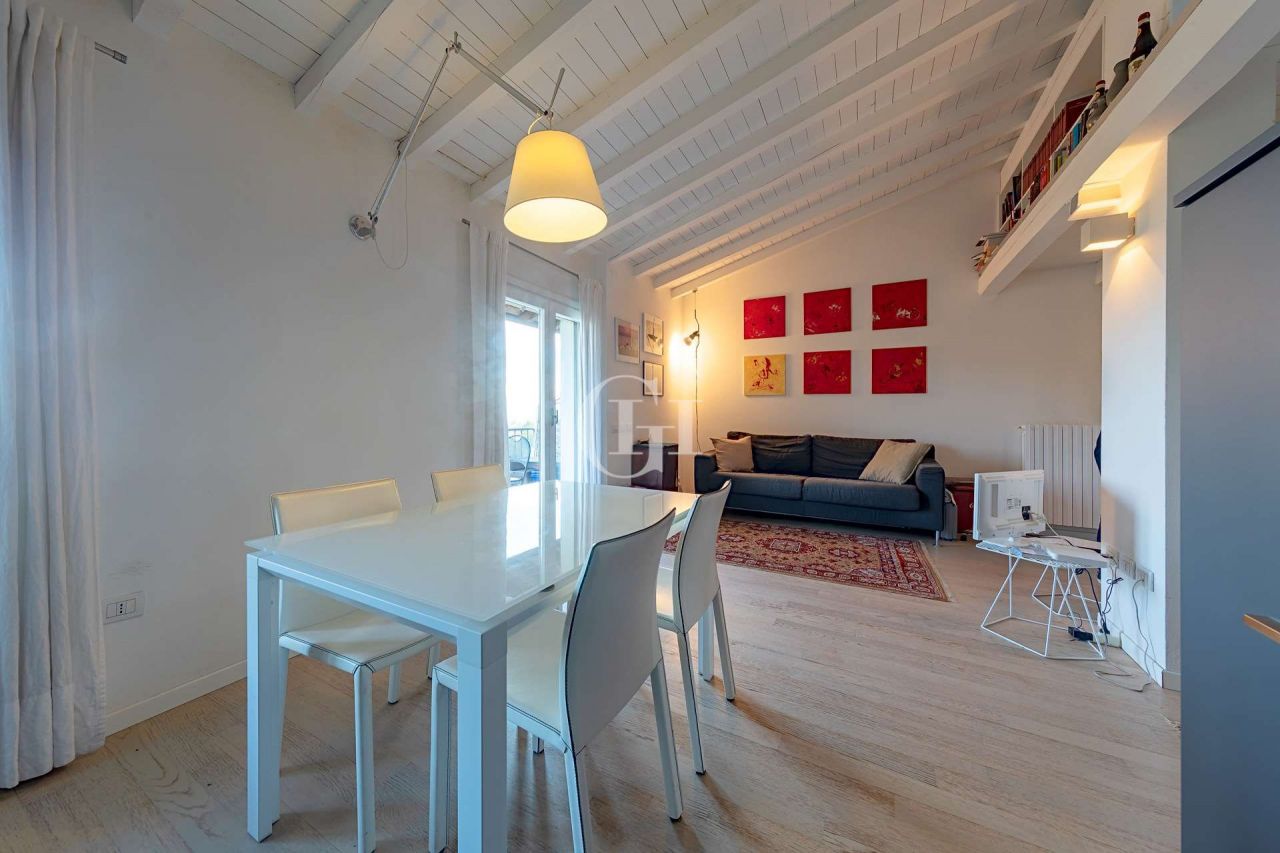 Квартира у озера Гарда, Италия, 60 м2 фото 3