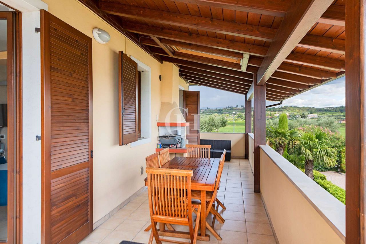 Апартаменты у озера Гарда, Италия, 90 м2 фото 2