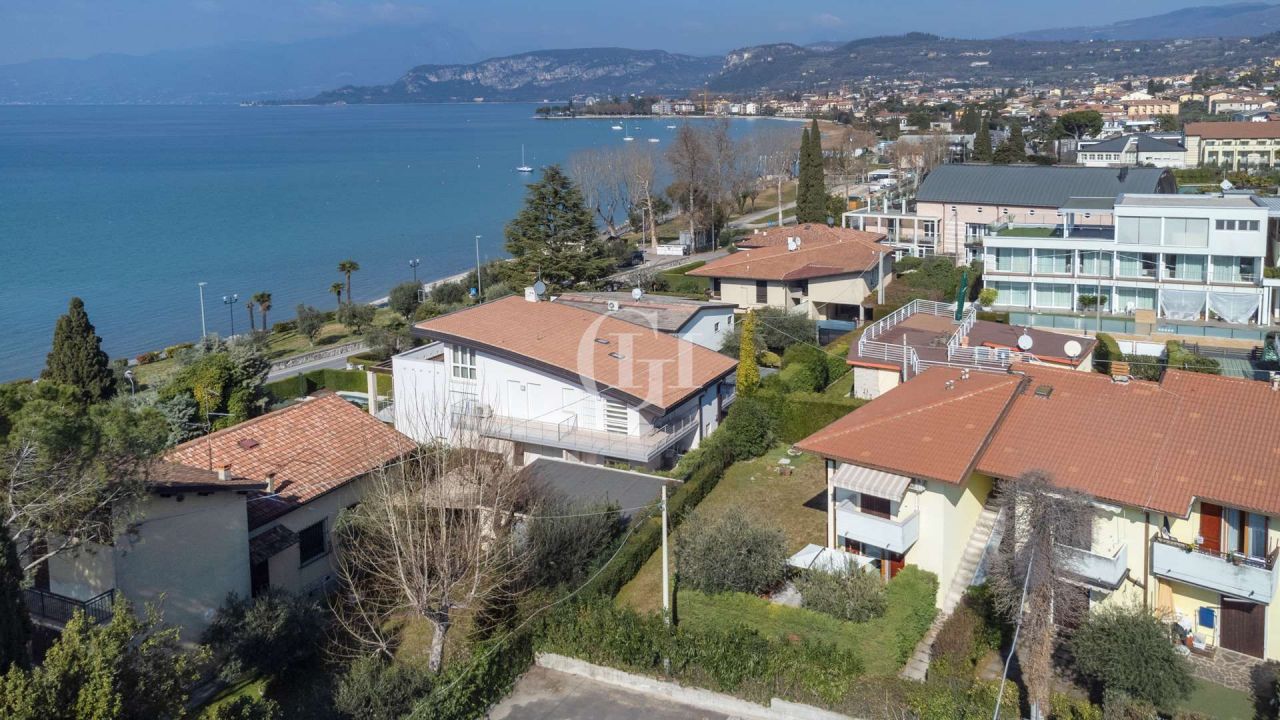 Апартаменты у озера Гарда, Италия, 75 м2 фото 1