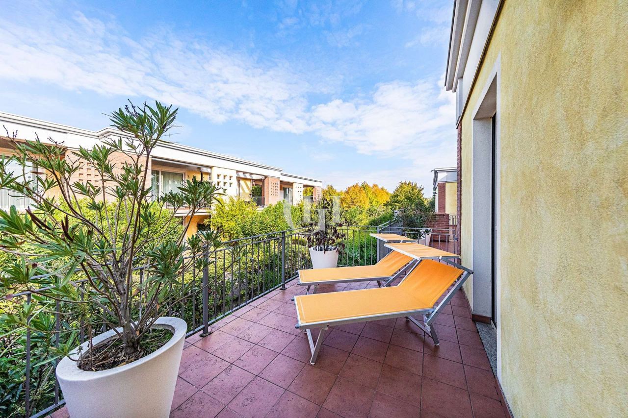 Квартира у озера Гарда, Италия, 60 м2 фото 2