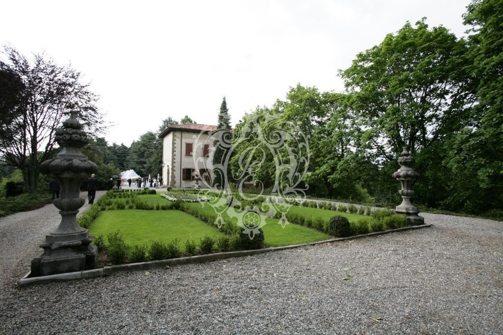 Вилла в Мерате, Италия, 1 000 м2 фото 1