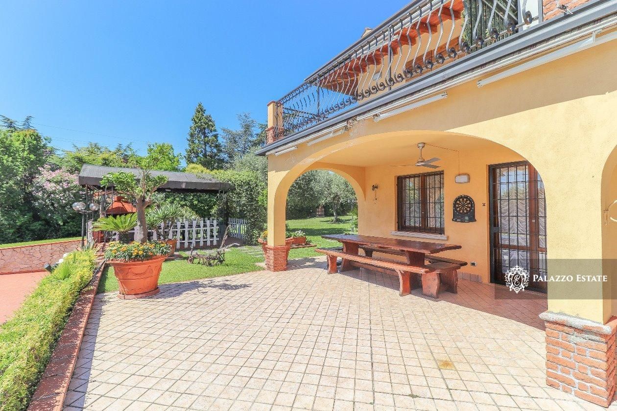 Вилла у озера Гарда, Италия, 400 м2 фото 5