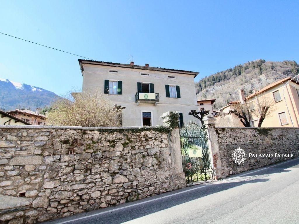 Дом в Чивенне, Италия, 700 м2 фото 1