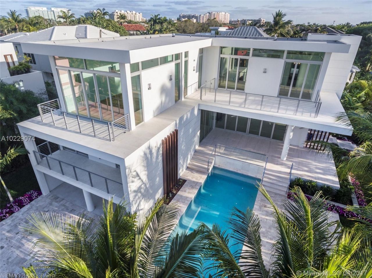 Дом в Майами, США, 450 м2 фото 2