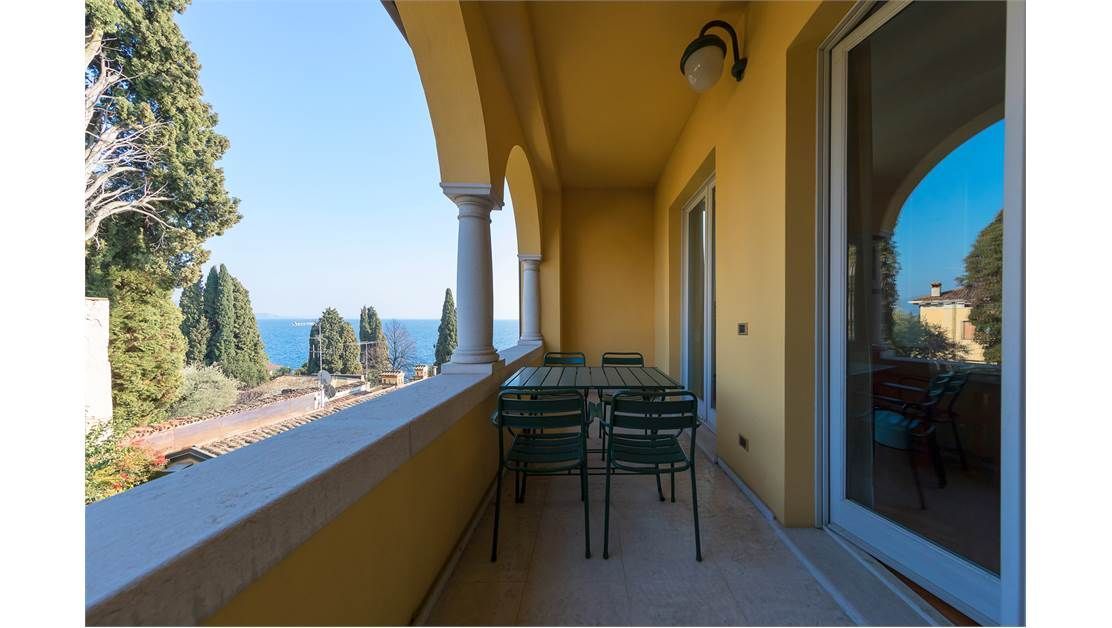 Квартира у озера Гарда, Италия, 180 м2 фото 2