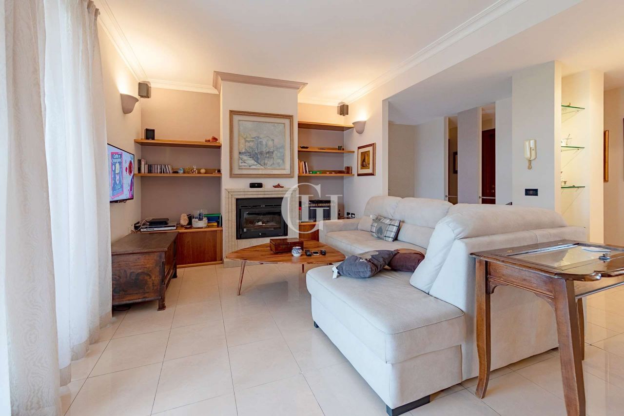 Вилла у озера Гарда, Италия, 350 м2 фото 5