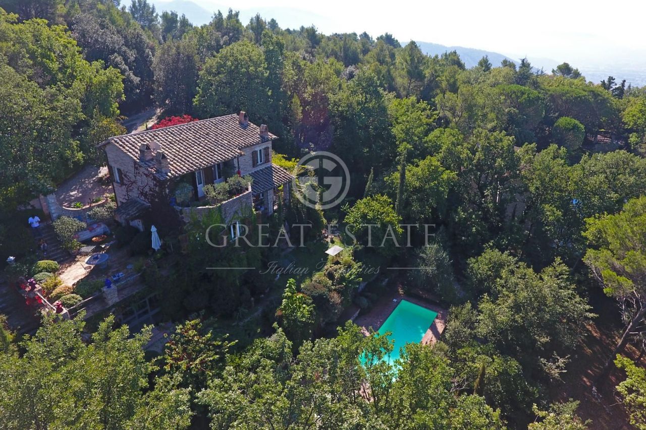 Дом в Кампелло-суль-Клитунно, Италия, 241 м2 фото 3