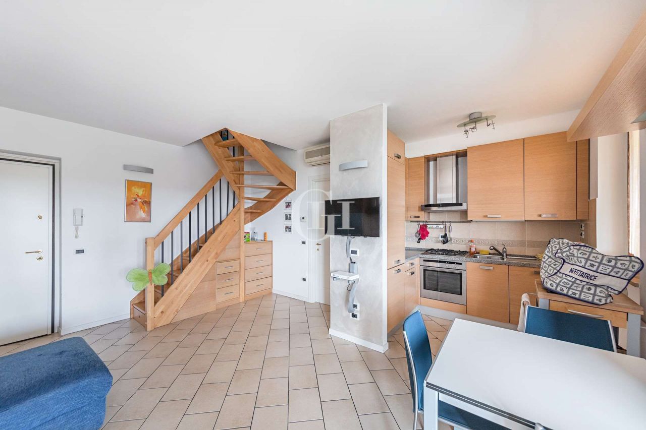 Апартаменты у озера Гарда, Италия, 90 м2 фото 3