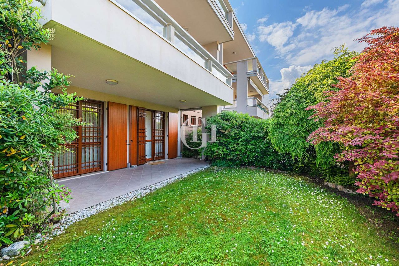 Апартаменты у озера Гарда, Италия, 64 м2 фото 2
