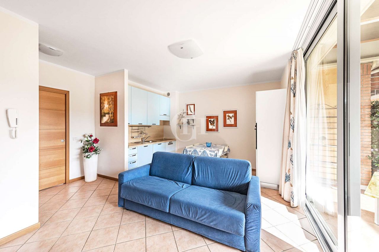 Квартира у озера Гарда, Италия, 60 м2 фото 4