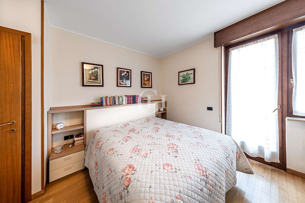 Вилла у озера Гарда, Италия, 370 м2 фото 4