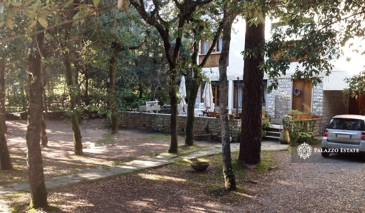 Вилла в Форте деи Марми, Италия, 300 м2 фото 1