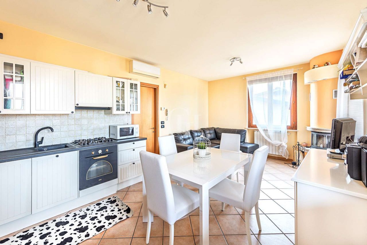 Квартира у озера Гарда, Италия, 110 м2 фото 4