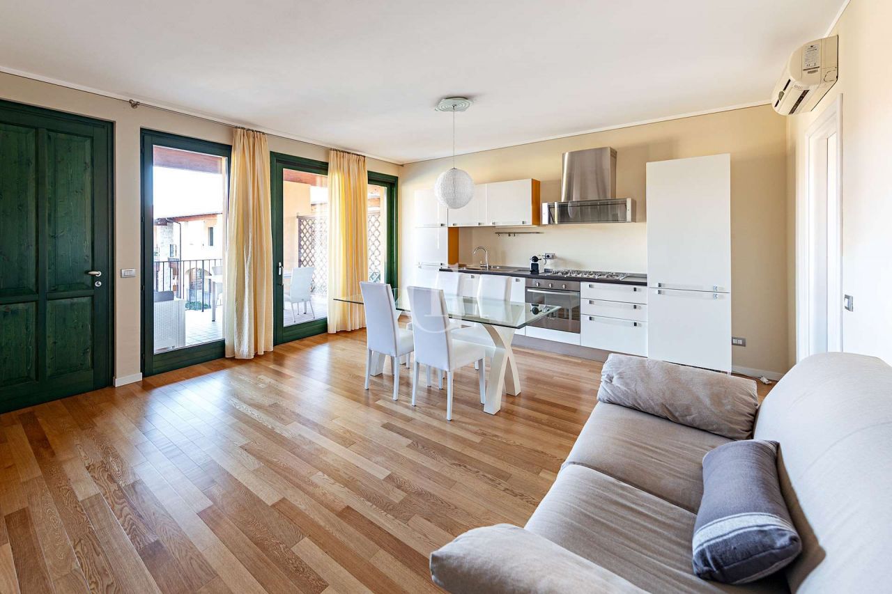 Апартаменты у озера Гарда, Италия, 75 м2 фото 3