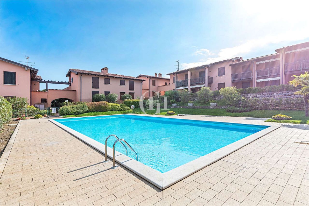 Квартира у озера Гарда, Италия, 60 м2 фото 2