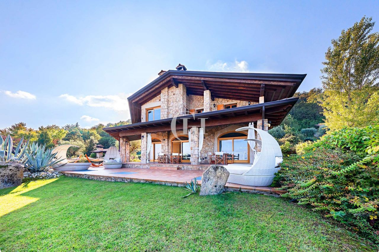Вилла у озера Гарда, Италия, 600 м2 фото 4