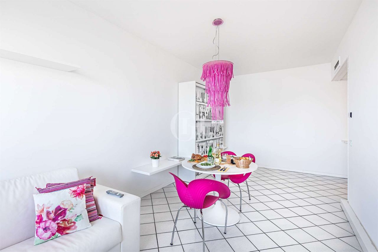 Квартира у озера Гарда, Италия, 28 м2 фото 4