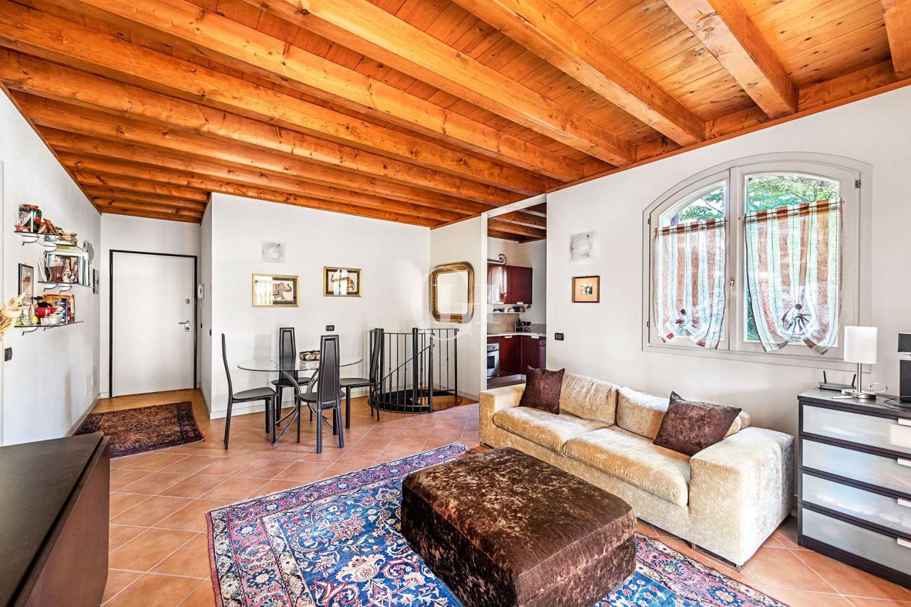 Квартира у озера Гарда, Италия, 105 м2 фото 3