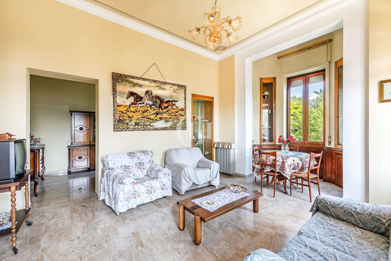 Вилла у озера Гарда, Италия, 742 м2 фото 3