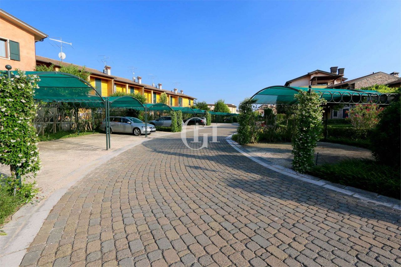 Квартира у озера Гарда, Италия, 70 м2 фото 5