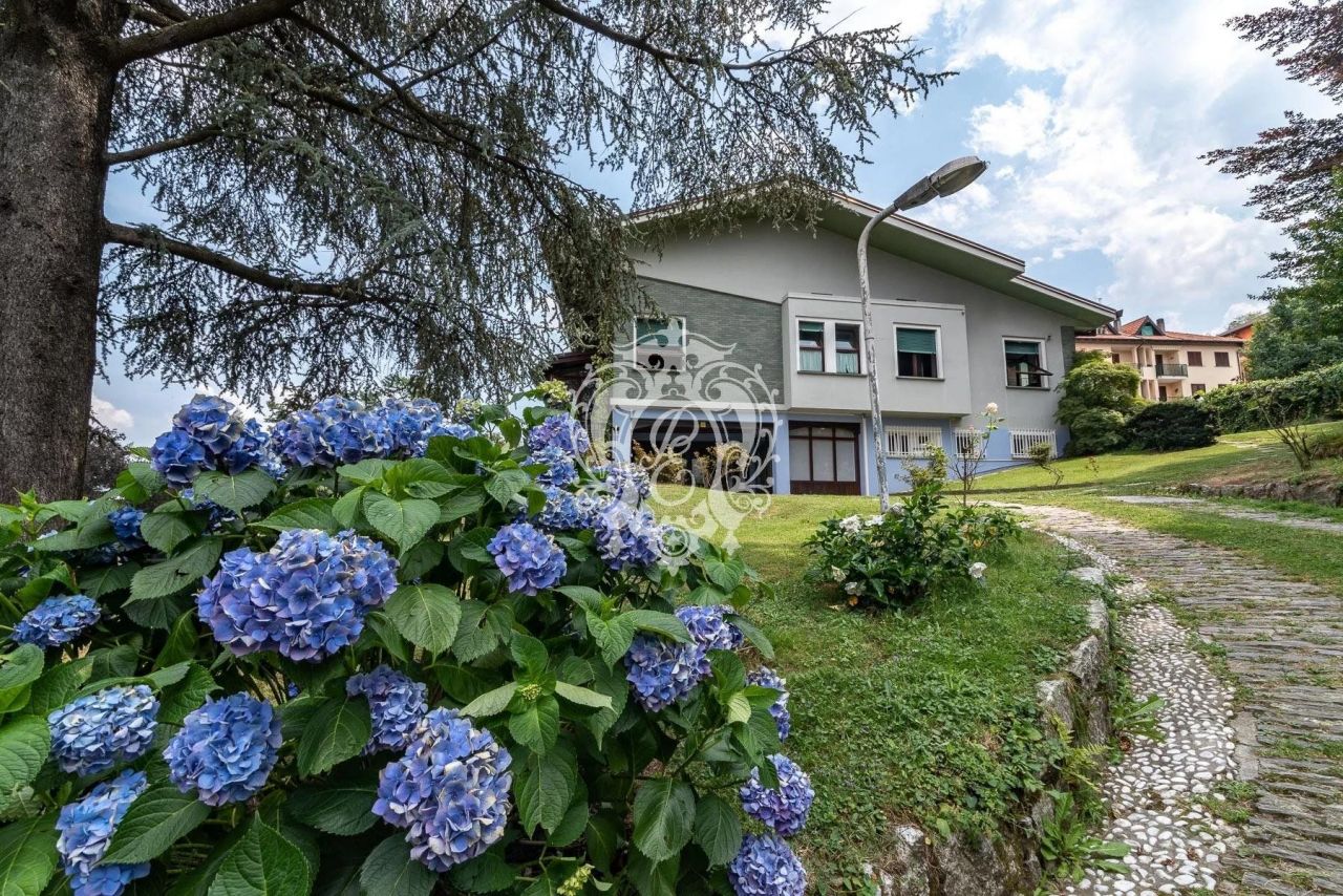 Вилла в Стрезе, Италия, 513 м2 фото 1