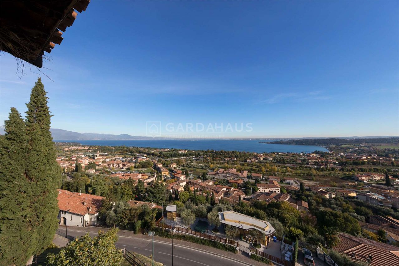 Апартаменты у озера Гарда, Италия, 91 м2 фото 1