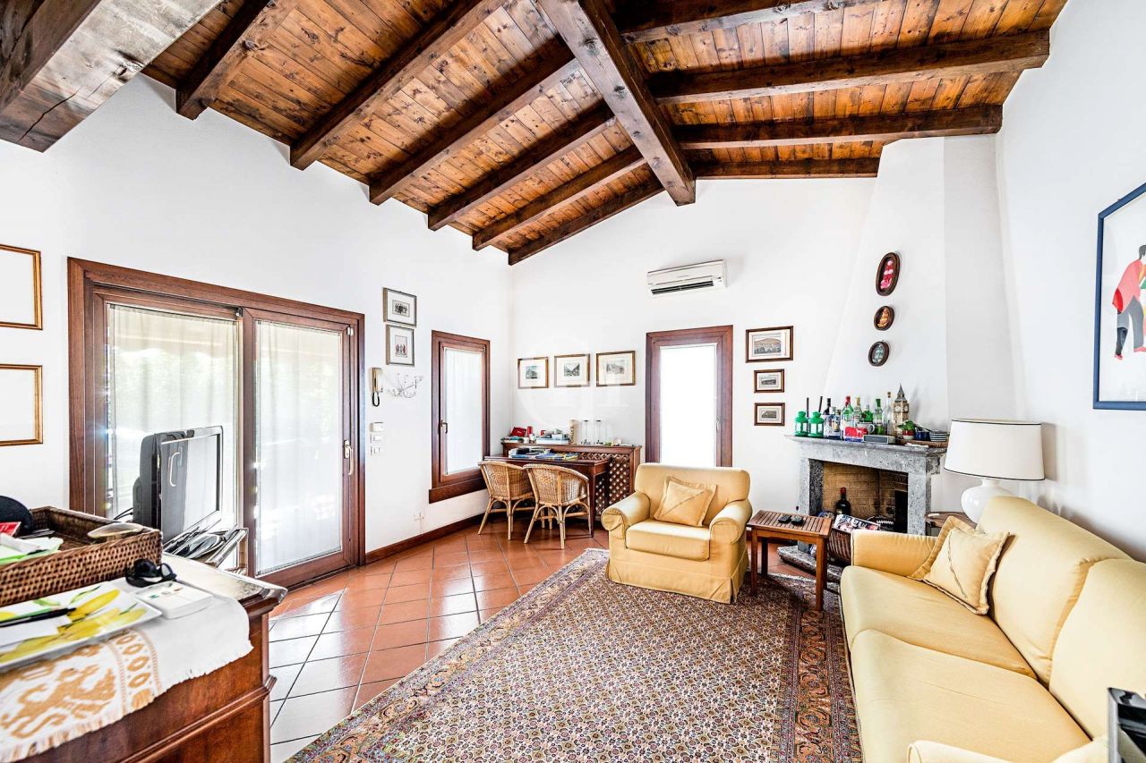Квартира у озера Гарда, Италия, 80 м2 фото 4