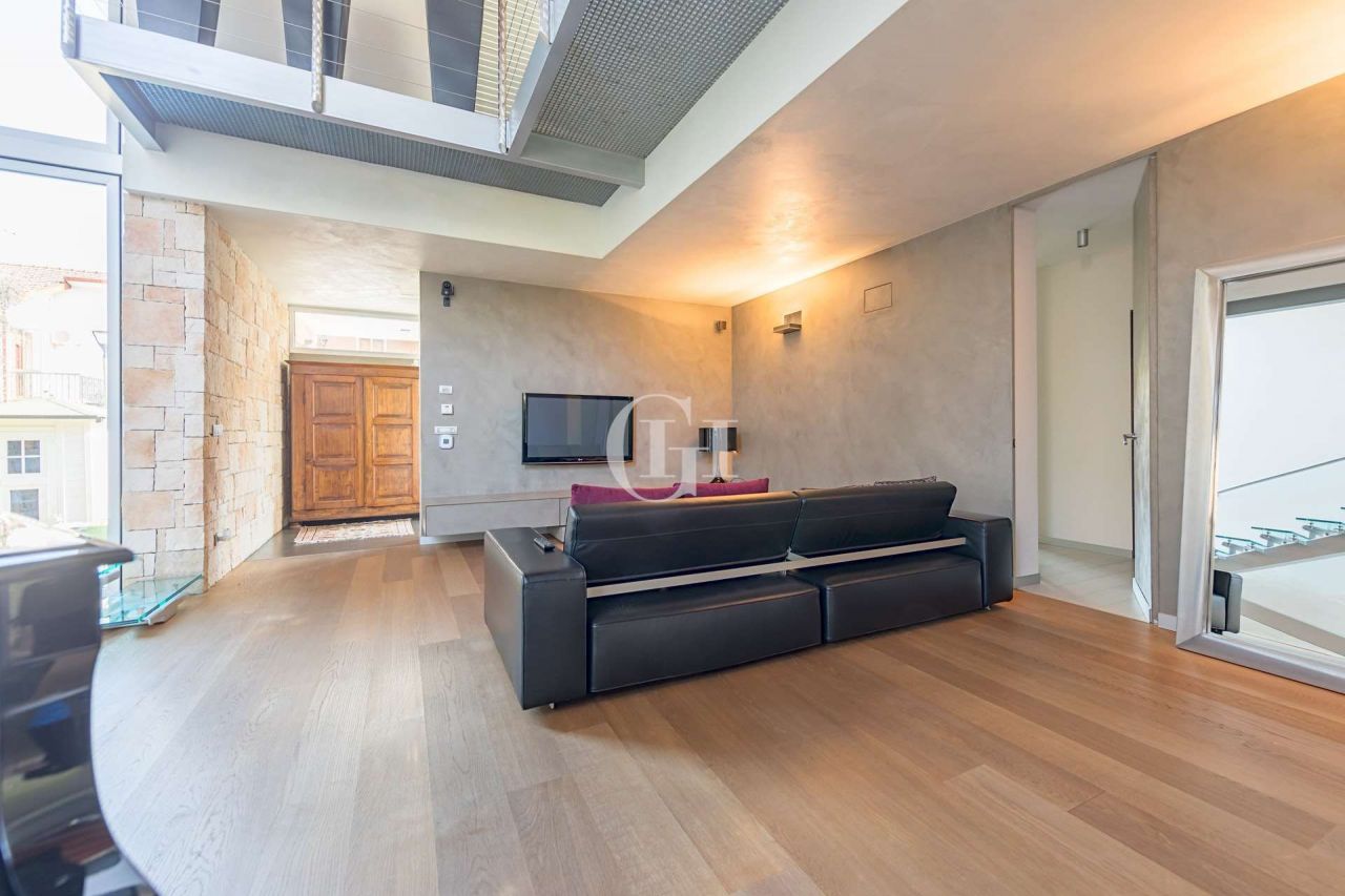 Вилла у озера Гарда, Италия, 450 м2 фото 5