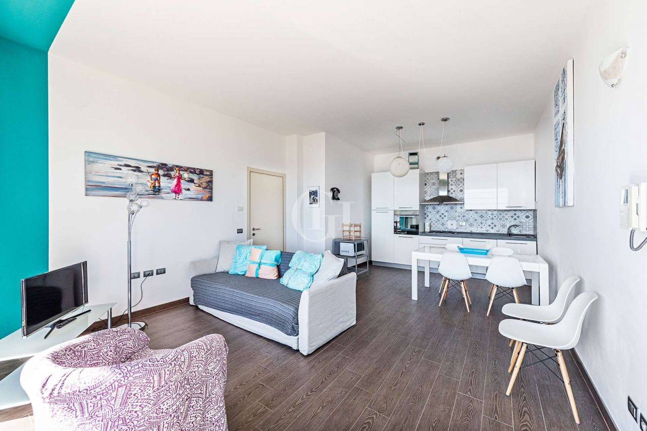 Квартира у озера Гарда, Италия, 120 м2 фото 2