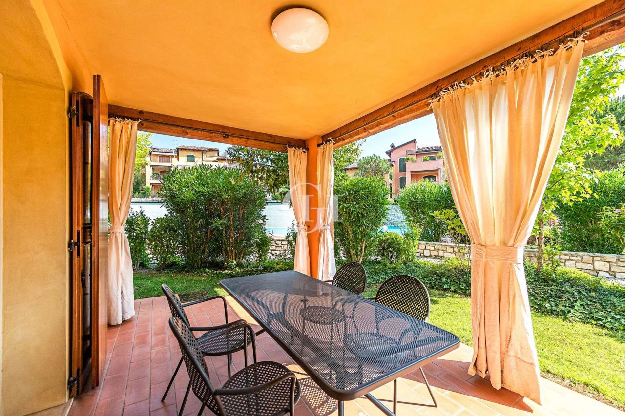 Квартира у озера Гарда, Италия, 105 м2 фото 1