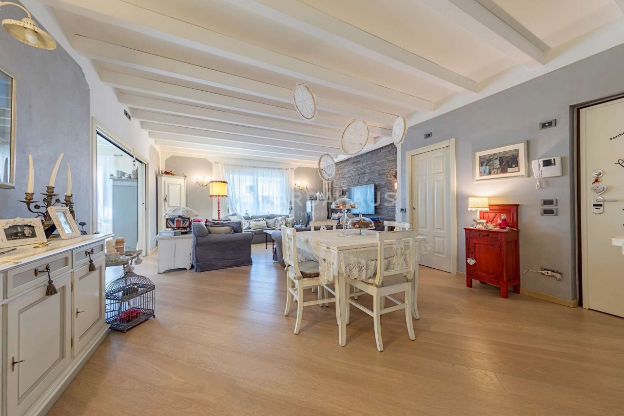 Апартаменты у озера Гарда, Италия, 185 м2 фото 4