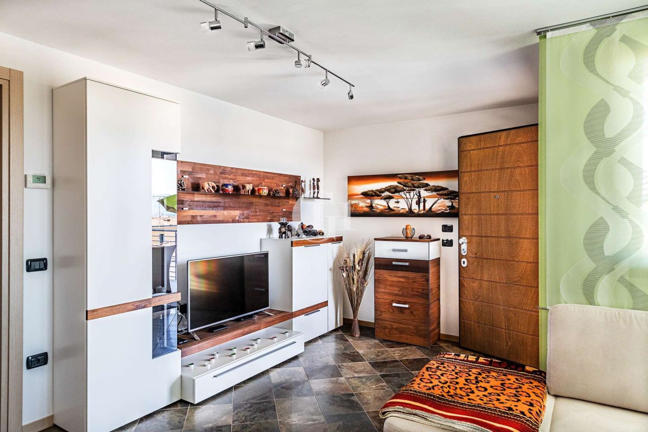 Апартаменты у озера Гарда, Италия, 89 м2 фото 3