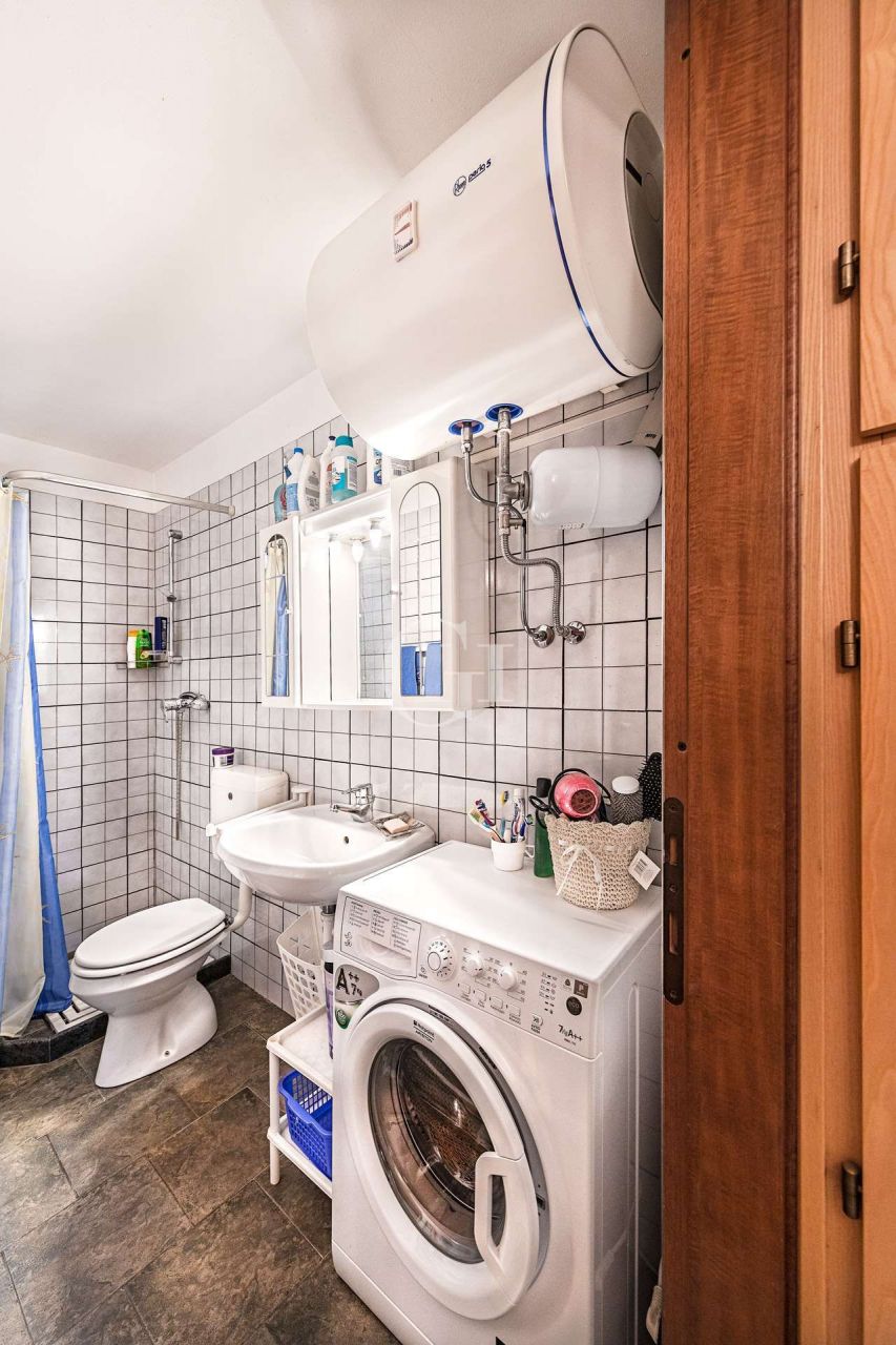 Квартира у озера Гарда, Италия, 55 м2 фото 4