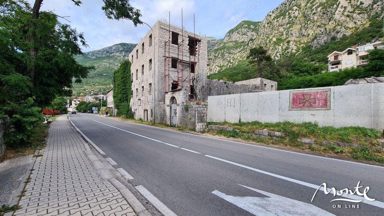 Дом под реконструкцию в Которе, Черногория, 2 127 м2 фото 5