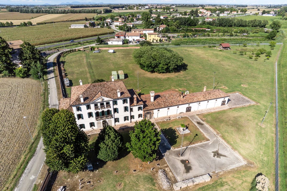 Вилла в Феррара, Италия, 825 м2 фото 4