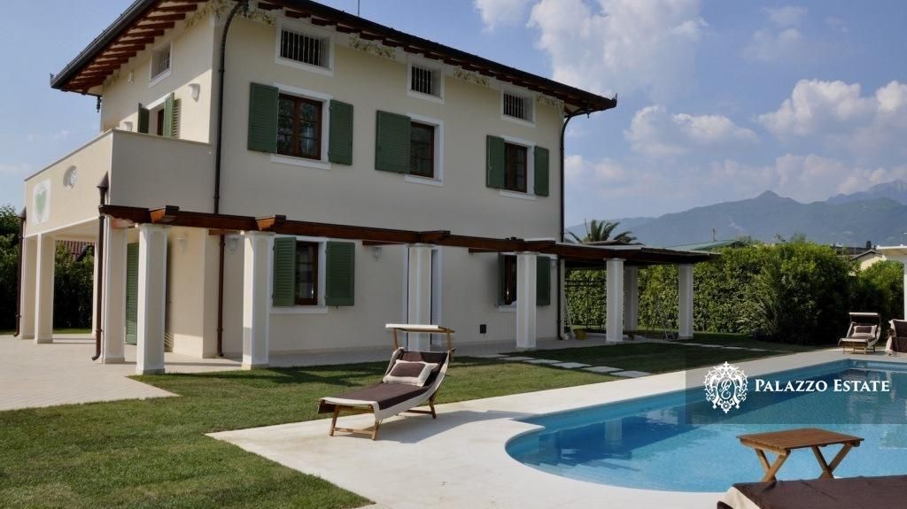 Вилла в Форте деи Марми, Италия, 240 м2 фото 1