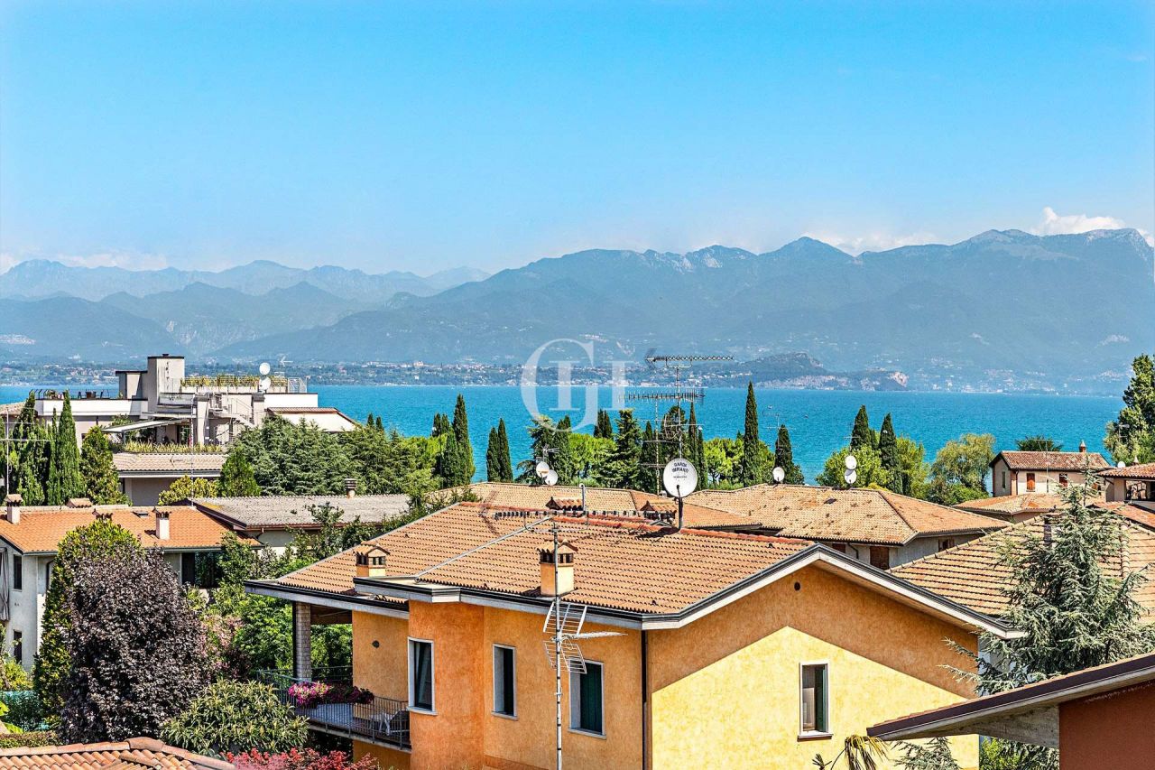 Апартаменты у озера Гарда, Италия, 89 м2 фото 1