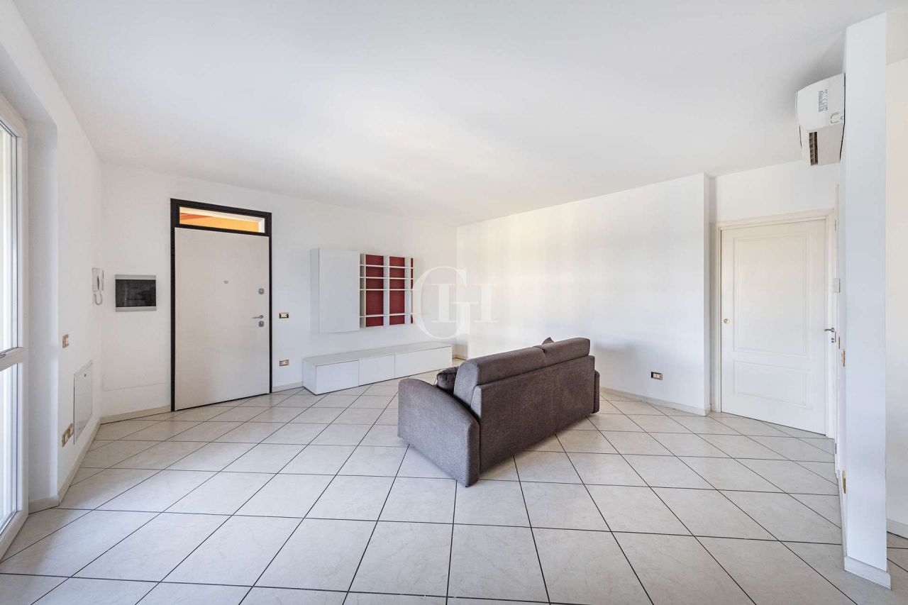 Апартаменты у озера Гарда, Италия, 115 м2 фото 5