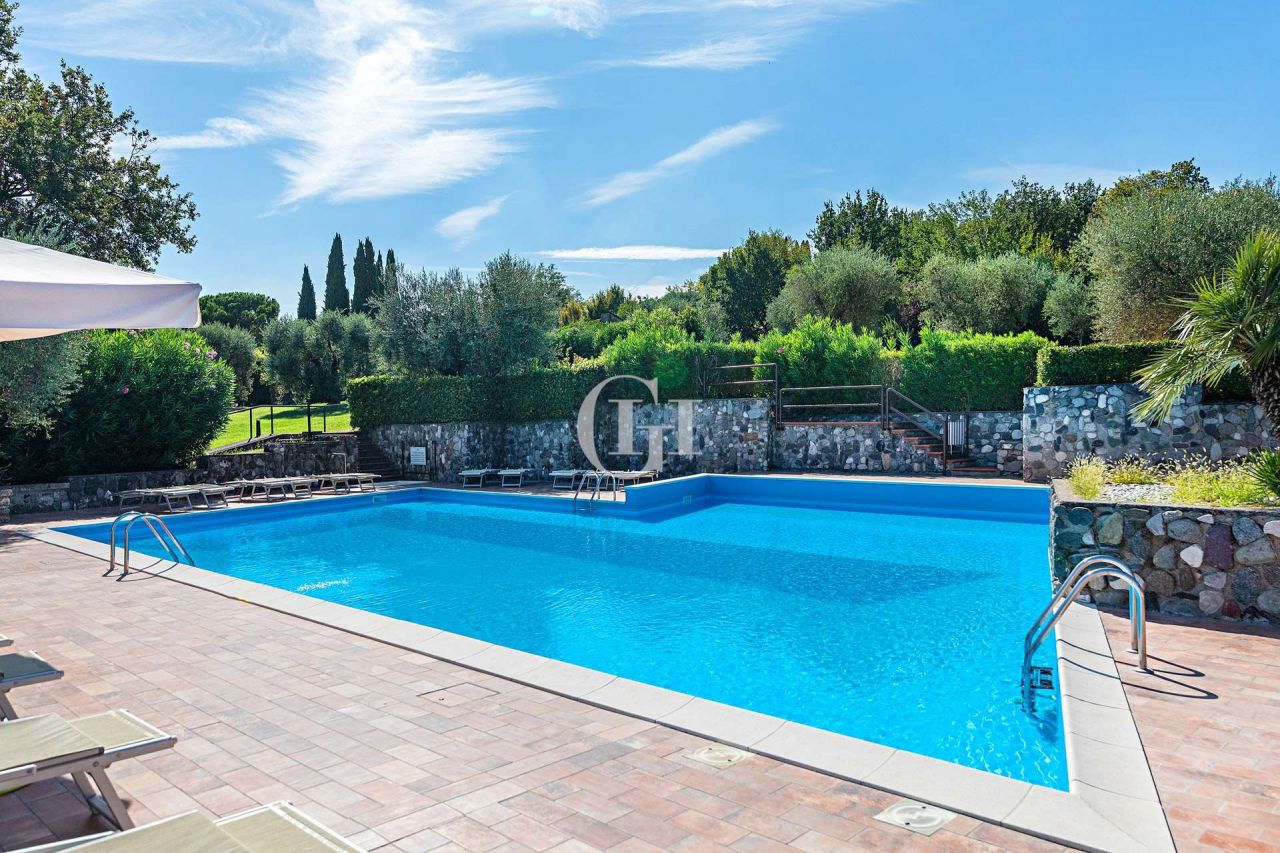 Квартира у озера Гарда, Италия, 80 м2 фото 2