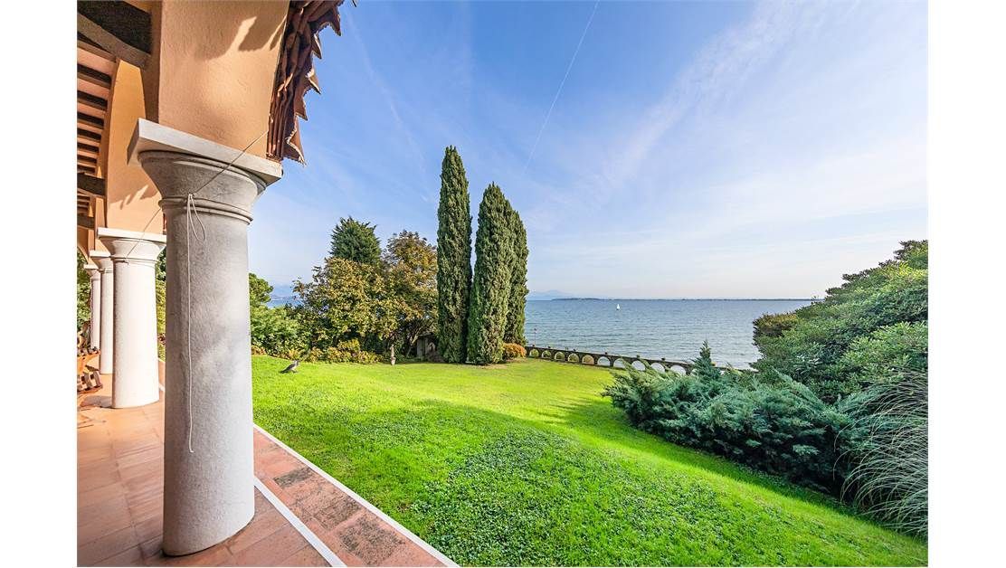 Вилла у озера Гарда, Италия, 450 м2 фото 2