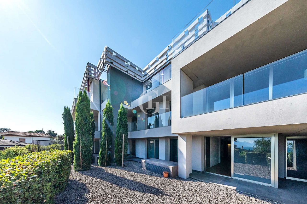 Квартира у озера Гарда, Италия, 270 м2 фото 1