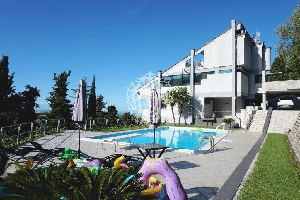 Вилла в Массарозе, Италия, 240 м2 фото 1