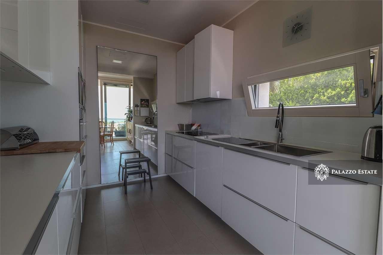 Вилла в Дезенцано-дель-Гарда, Италия, 500 м2 фото 3